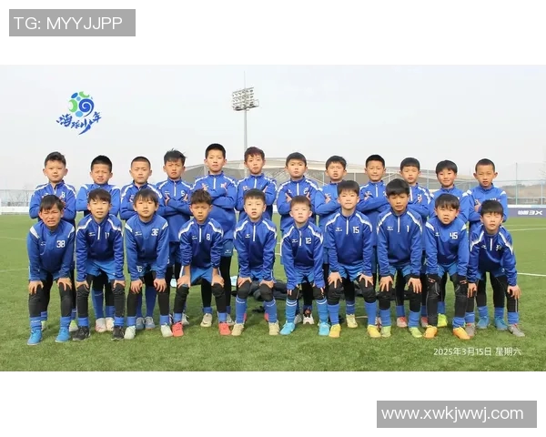 足球明星精彩瞬间双人合照高清呈现球场魅力与友谊的完美结合